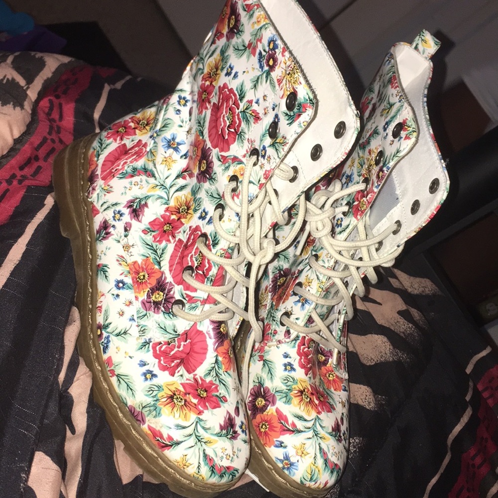 Flower Combat Boots - Size 7